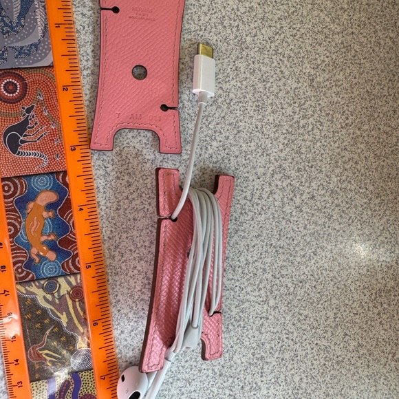 **SOLD**. Hermes earphones cable holder - Picture 5 of 5